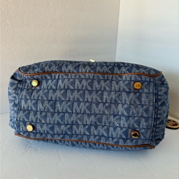 Michael Kors NWT Marina Signature Print Denim & Leather Drawstring Bucket Bag - Picture 3 of 13